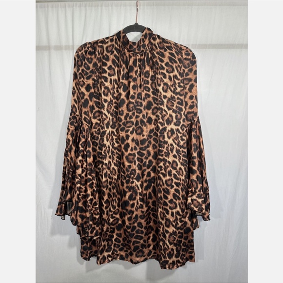 Chloe Kristyn Dresses & Skirts - NWT Chloe Kristyn [ Small ] Satin Bell Sleeve Mini Dress in Leopard Animal Print